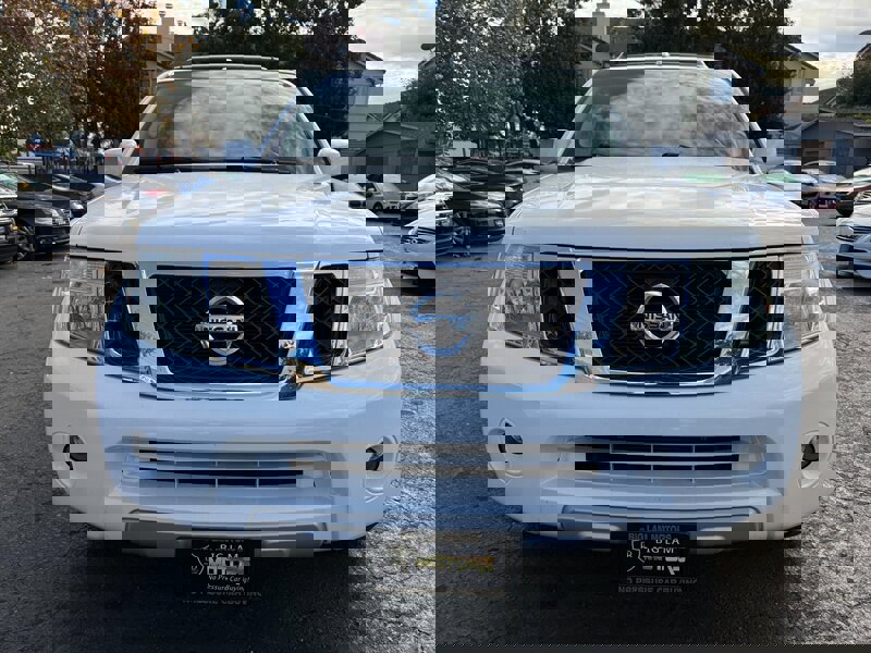 Used 2011 Nissan Pathfinder LE w/ Navigation Pkg image 2