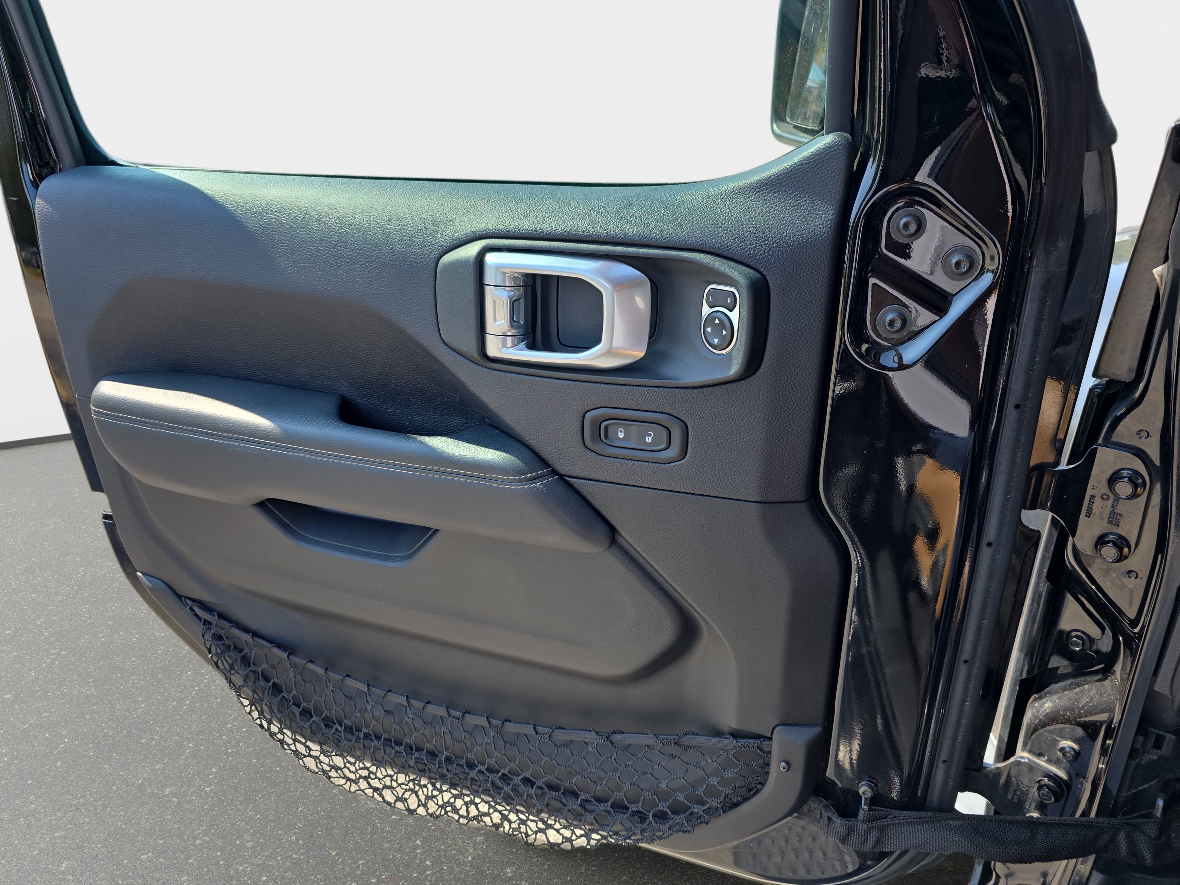 Used 2020 Jeep Gladiator Overland AWD/4WD image 24