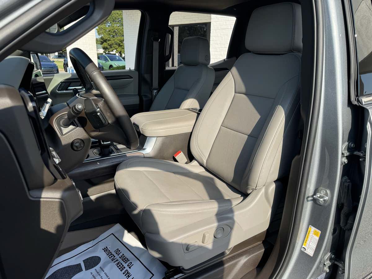 Used 2024 GMC Sierra 1500 SLT w/ SLT Premium Plus Package AWD/4WD image 10