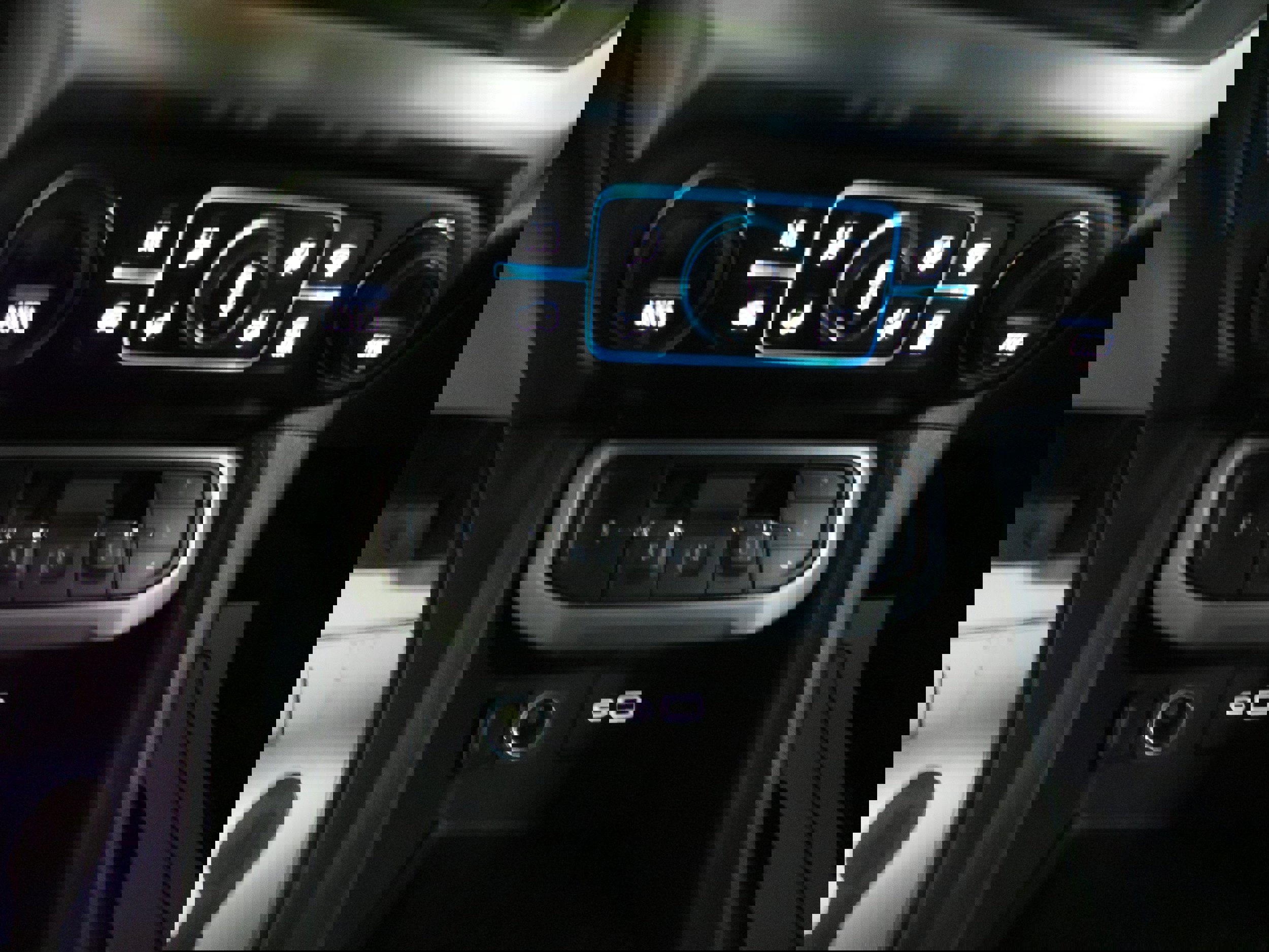 Used 2023 GMC Acadia SLE w/ Driver Convenience Package image 14