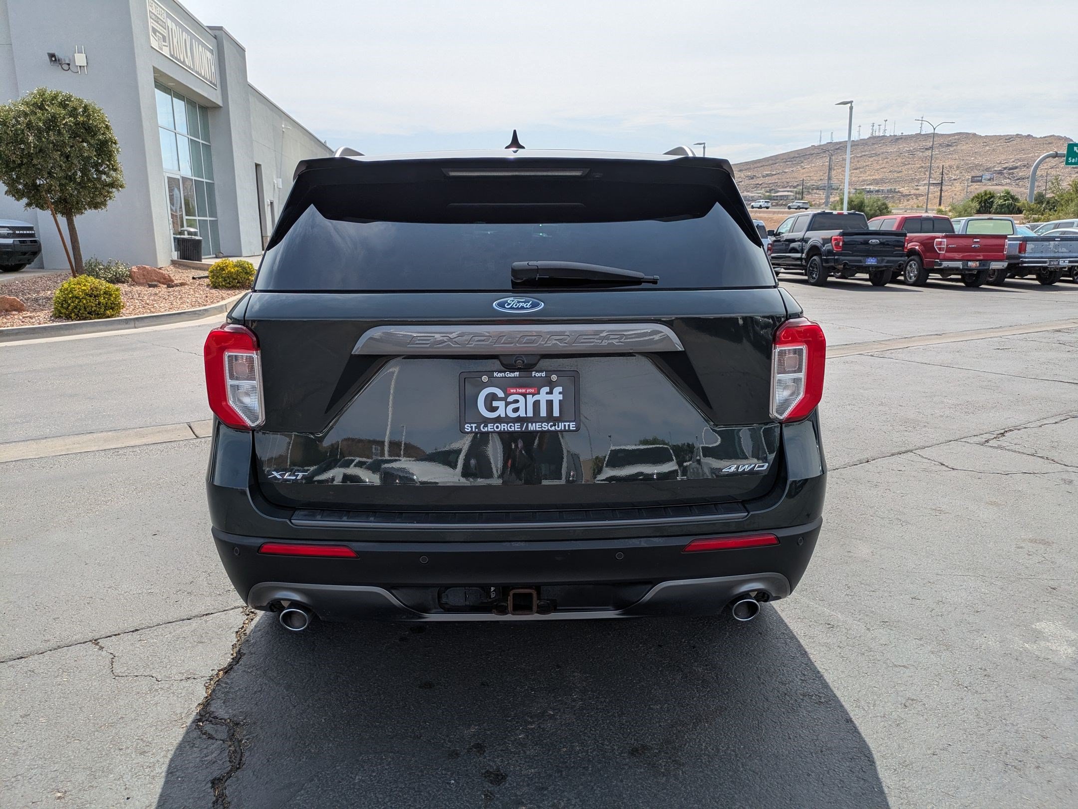Used 2022 Ford Explorer XLT w/ Equipment Group 202A AWD/4WD image 5