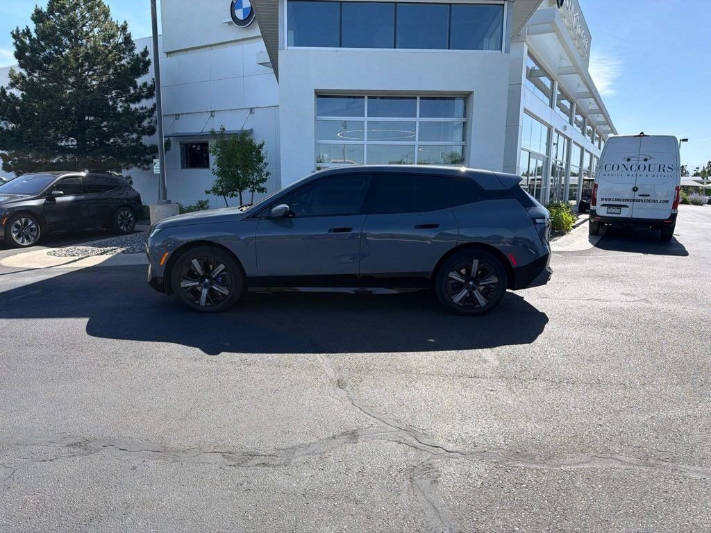 Used 2023 BMW iX xDrive50 w/ Sport Package AWD/4WD image 2