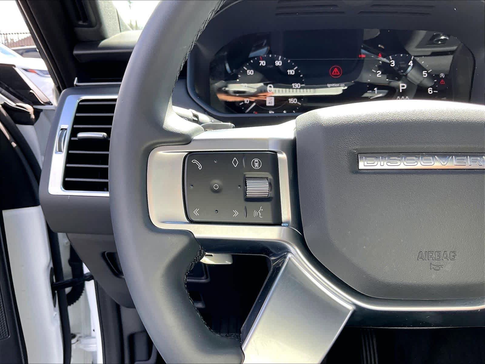 Used 2025 Land Rover Discovery S image 19