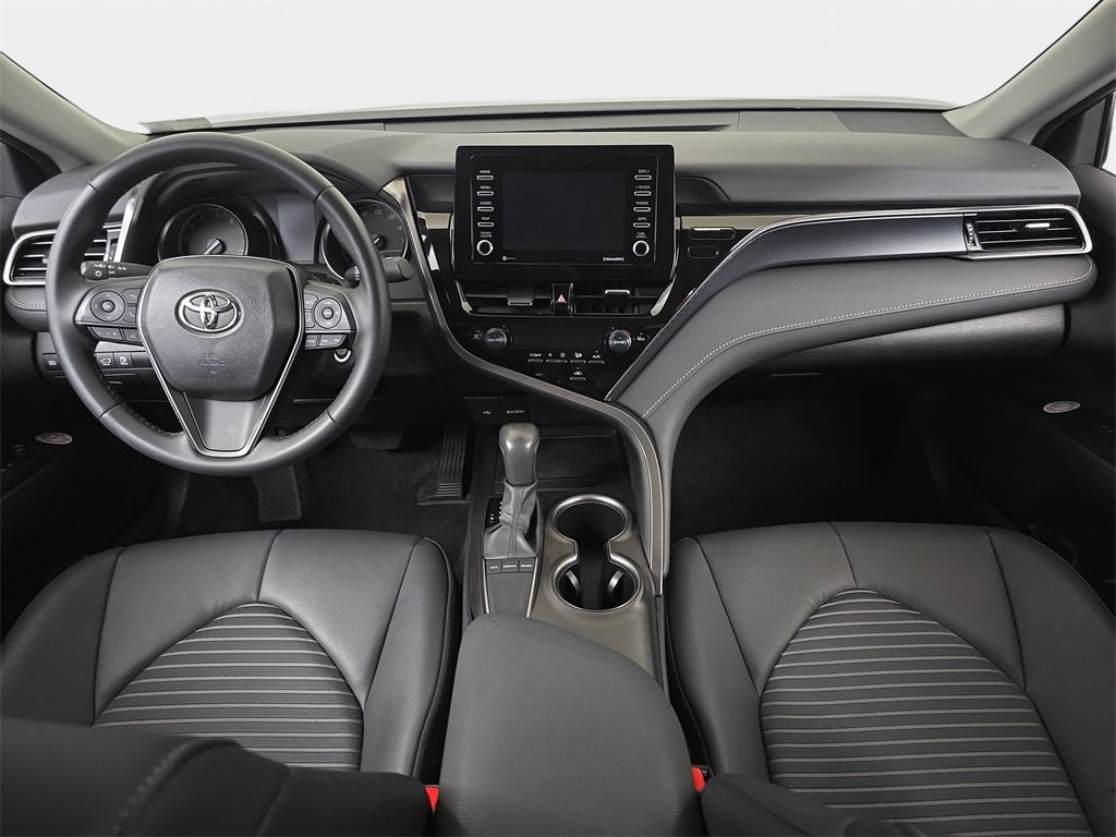 Used 2024 Toyota Camry SE image 10