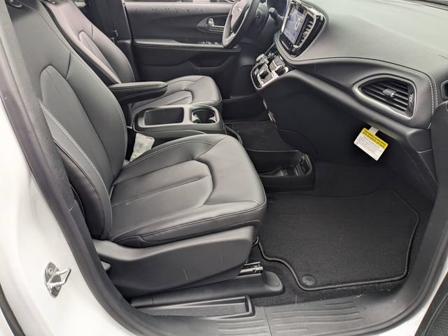 New 2026 Chrysler Pacifica Select AWD/4WD image 28