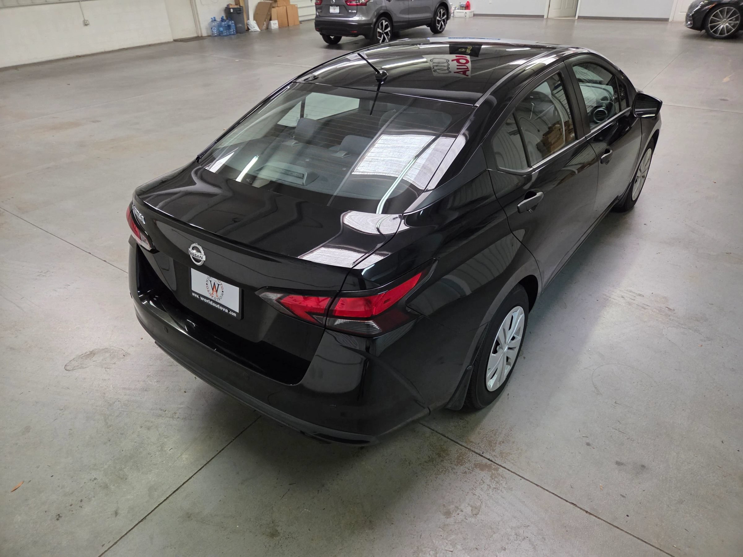 Used 2020 Nissan Versa S FWD image 7