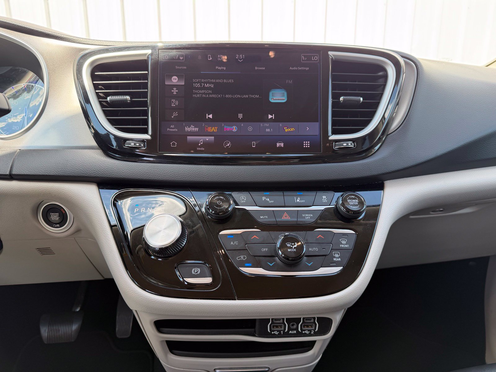 Used 2024 Chrysler Pacifica Touring-L FWD image 16