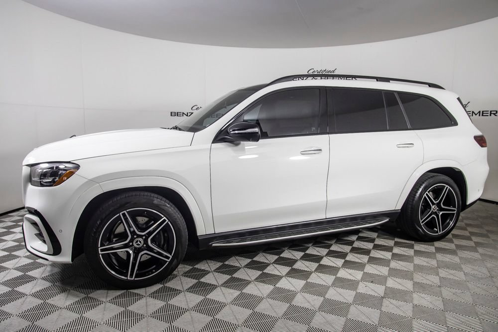 Used 2024 Mercedes-Benz GLS 450 4MATIC image 10