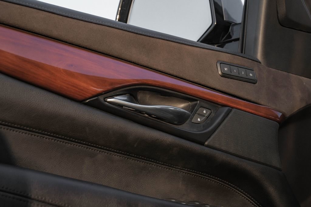 Used 2020 Cadillac Escalade ESV Luxury w/ Escalade Sport Edition image 48