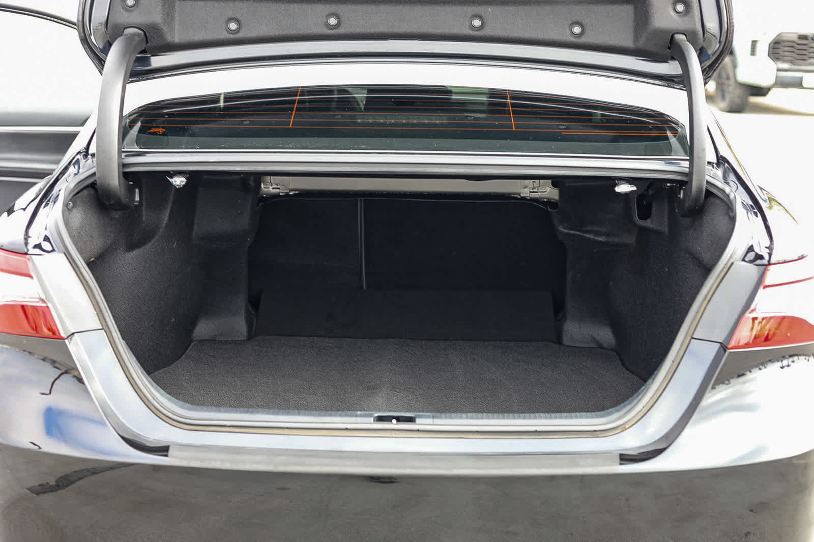 Used 2021 Toyota Camry XSE w/ Carpet Mat Package (TMS) FWD image 23