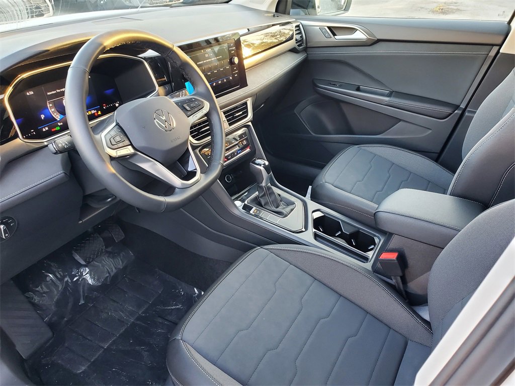 New 2025 Volkswagen Taos SE image 7
