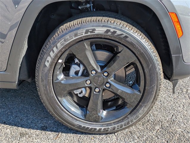 New 2025 Jeep Grand Cherokee Altitude image 11