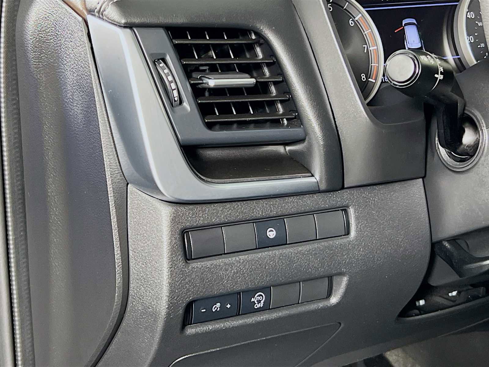 Used 2023 Nissan Rogue SV image 10