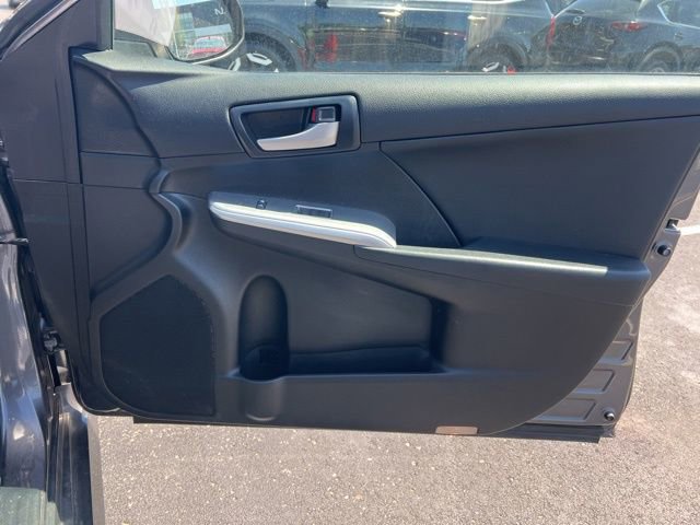 Used 2014 Toyota Camry SE w/ Moonroof Package FWD image 29