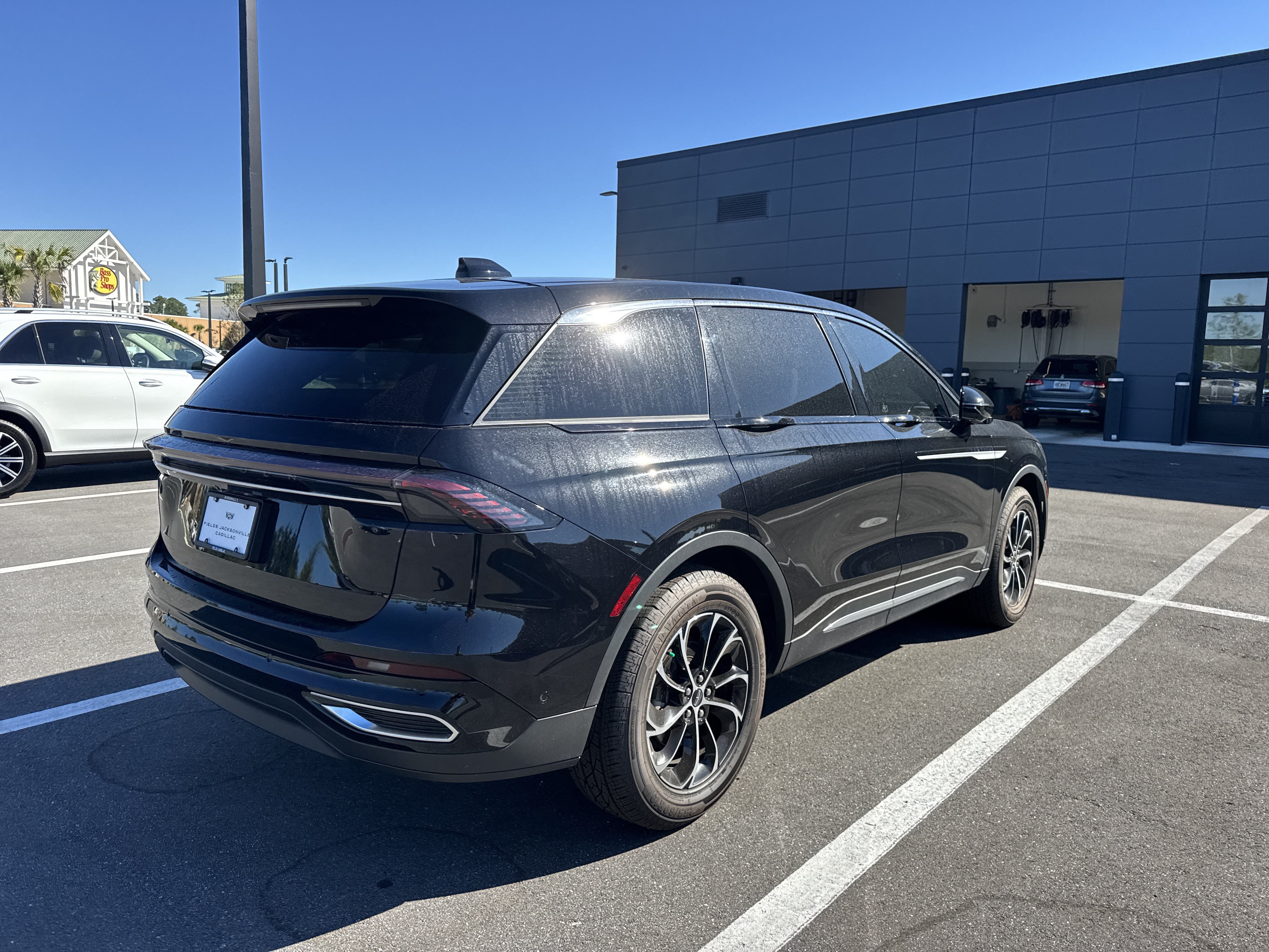 Used 2024 Lincoln Nautilus Premier AWD/4WD image 2