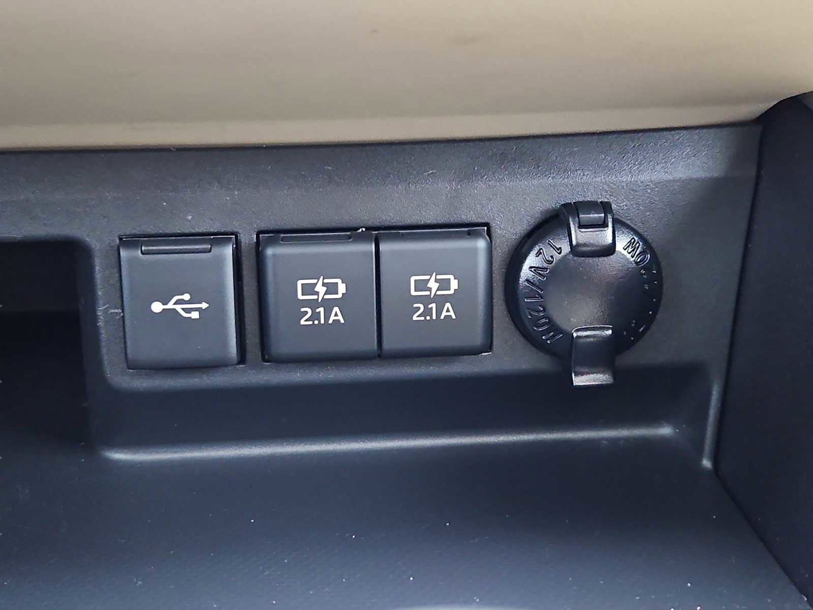 Used 2020 Toyota Highlander XLE image 19