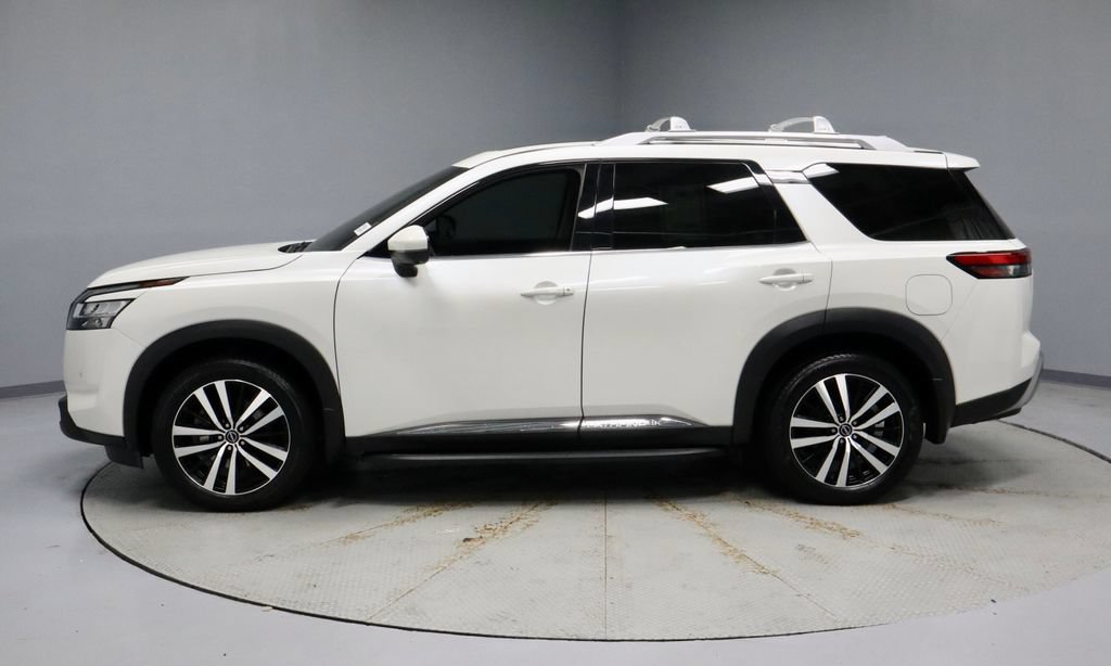 Certified 2024 Nissan Pathfinder Platinum AWD/4WD image 10