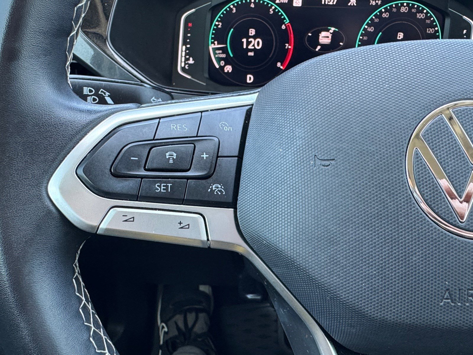 Used 2022 Volkswagen Taos SEL image 19