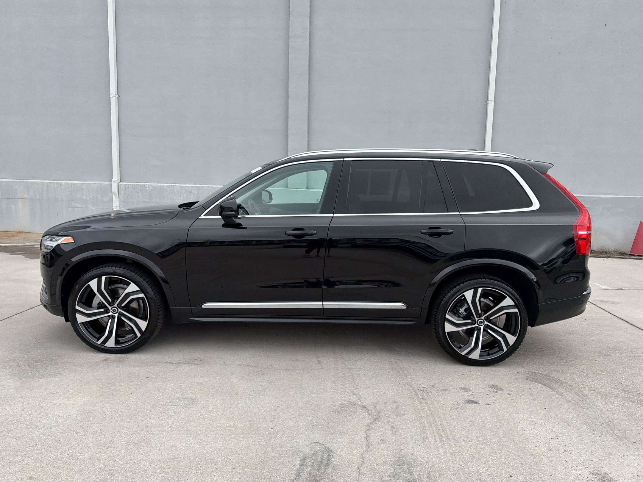 Used 2024 Volvo XC90 B6 Ultimate AWD/4WD video 2