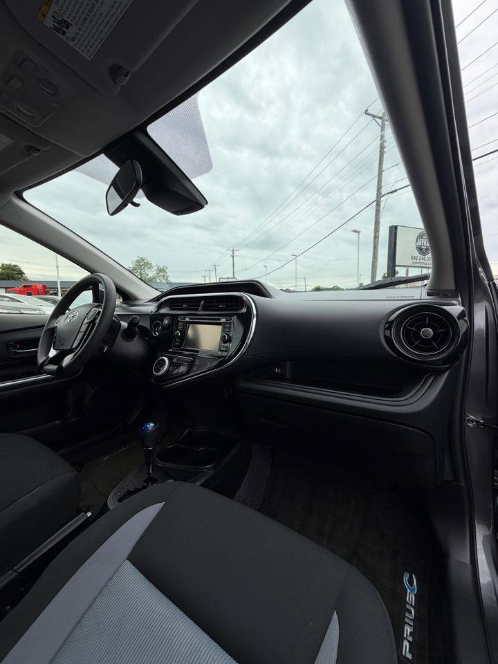 Used 2019 Toyota Prius C FWD image 18