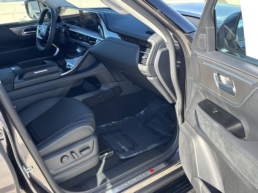 New 2026 INFINITI QX80 Luxe image 13
