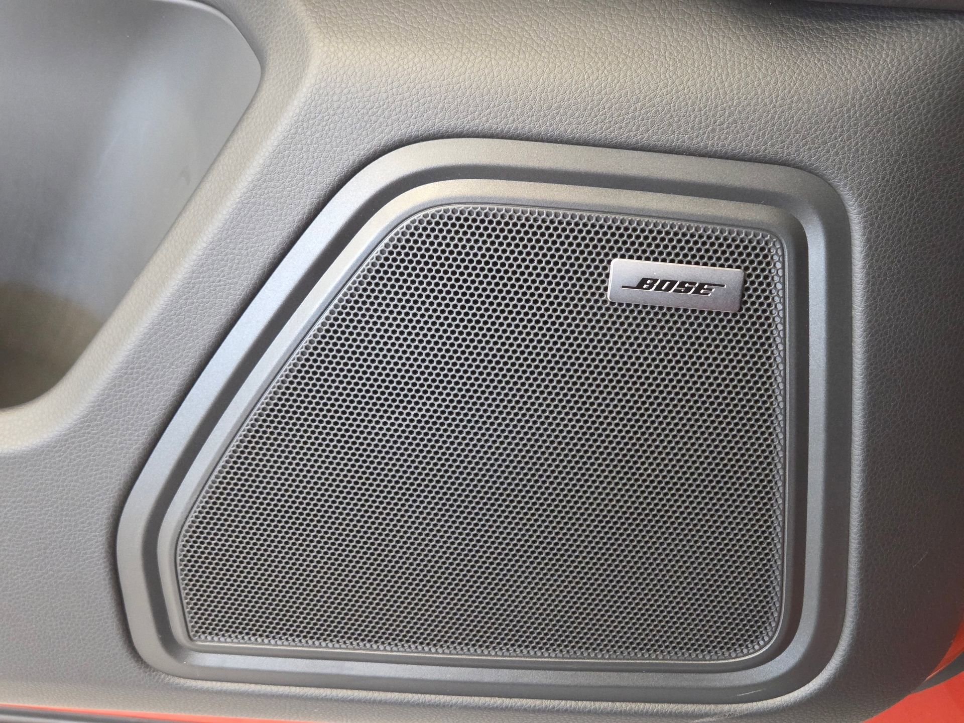 Certified 2025 Porsche Macan AWD/4WD image 16