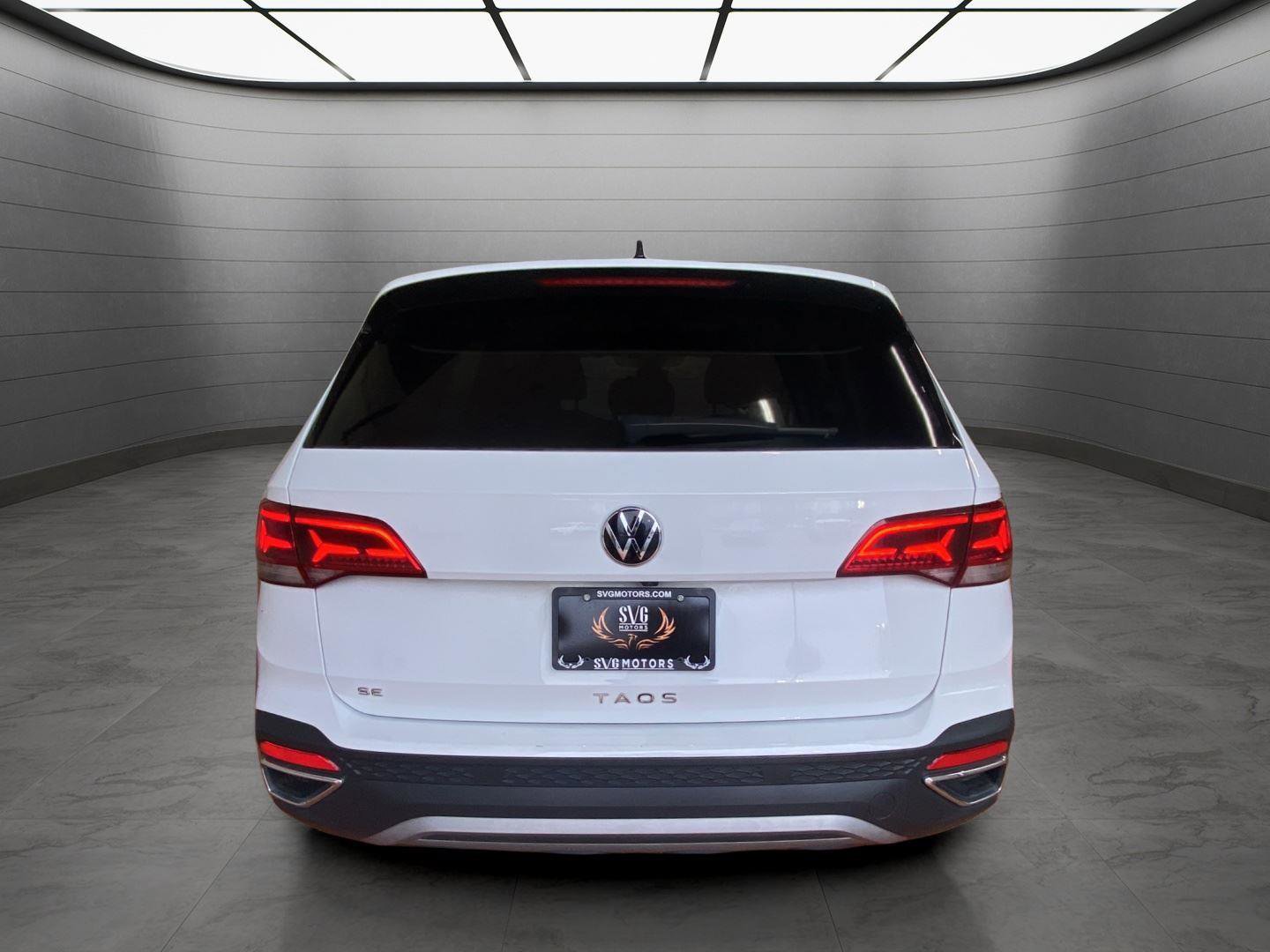 Used 2024 Volkswagen Taos SE image 4