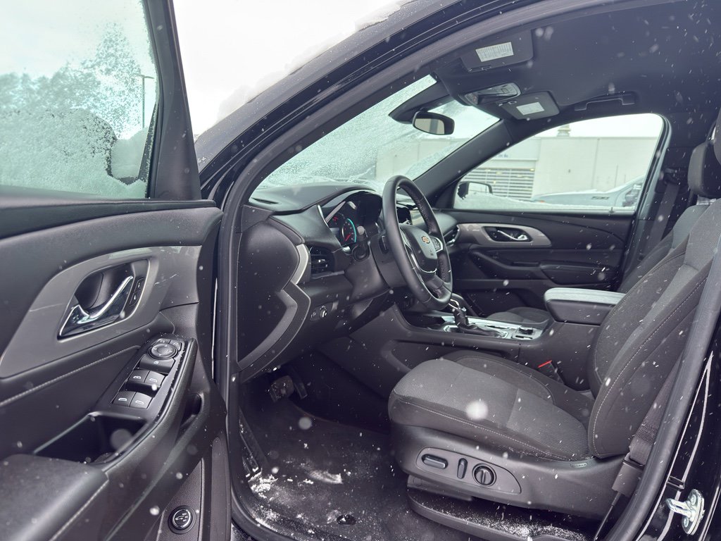 Used 2023 Chevrolet Traverse LT image 12