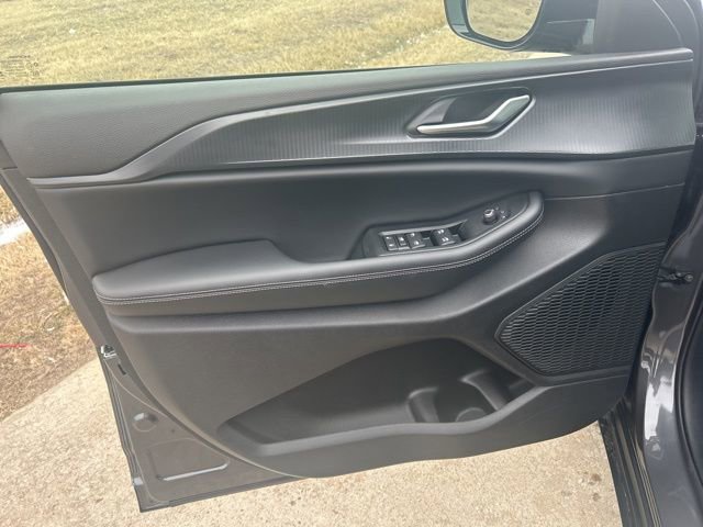 New 2025 Jeep Grand Cherokee L Altitude image 15
