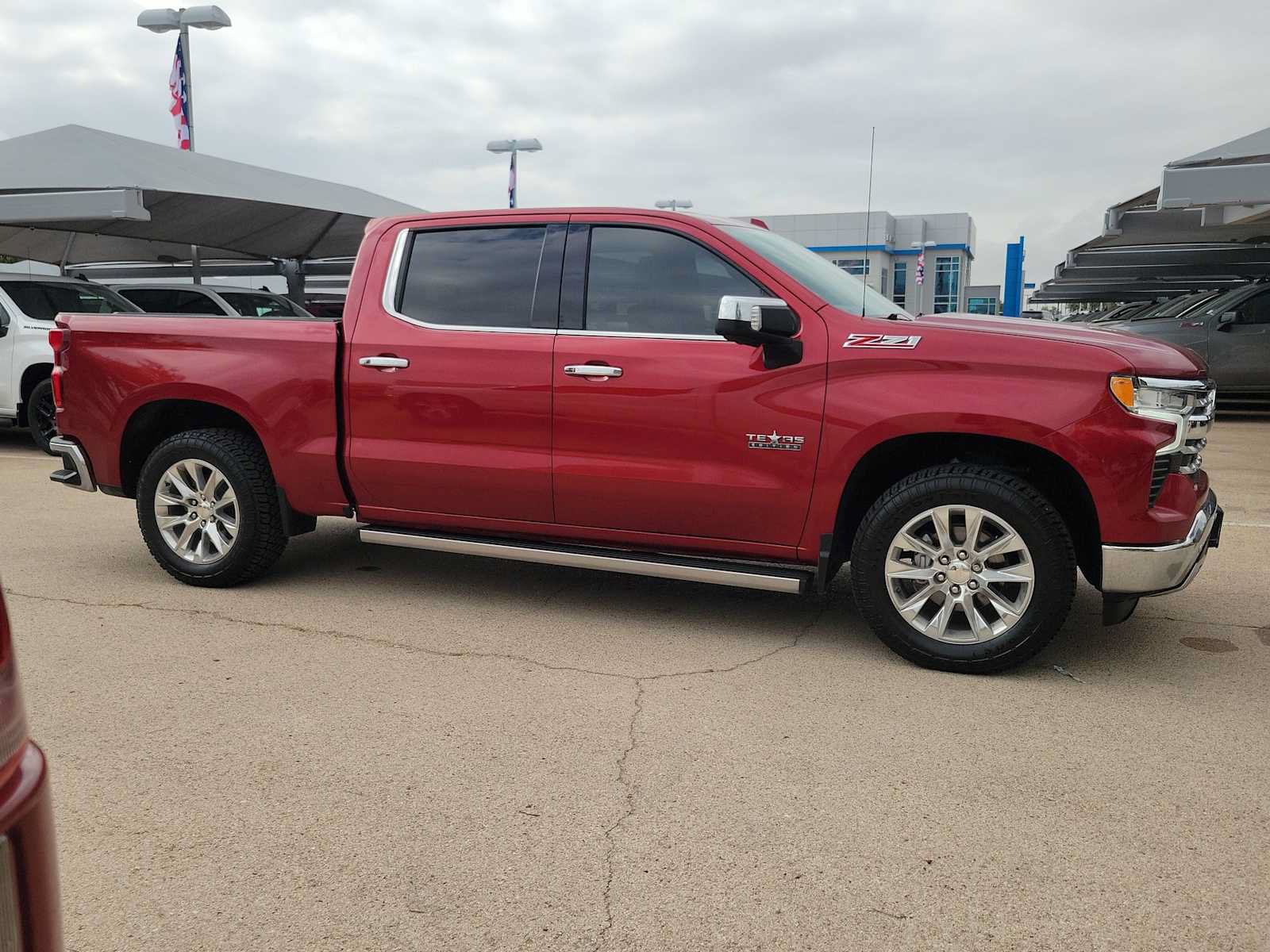 Used 2022 Chevrolet Silverado 1500 LTZ w/ LTZ Premium Package AWD/4WD image 9