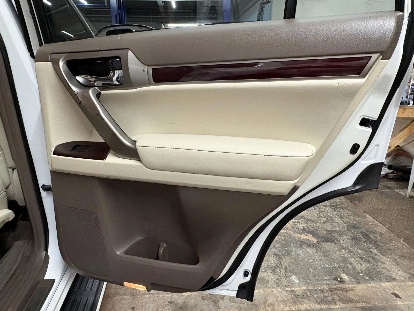 Used 2016 Lexus GX 460 w/ Premium Package image 34