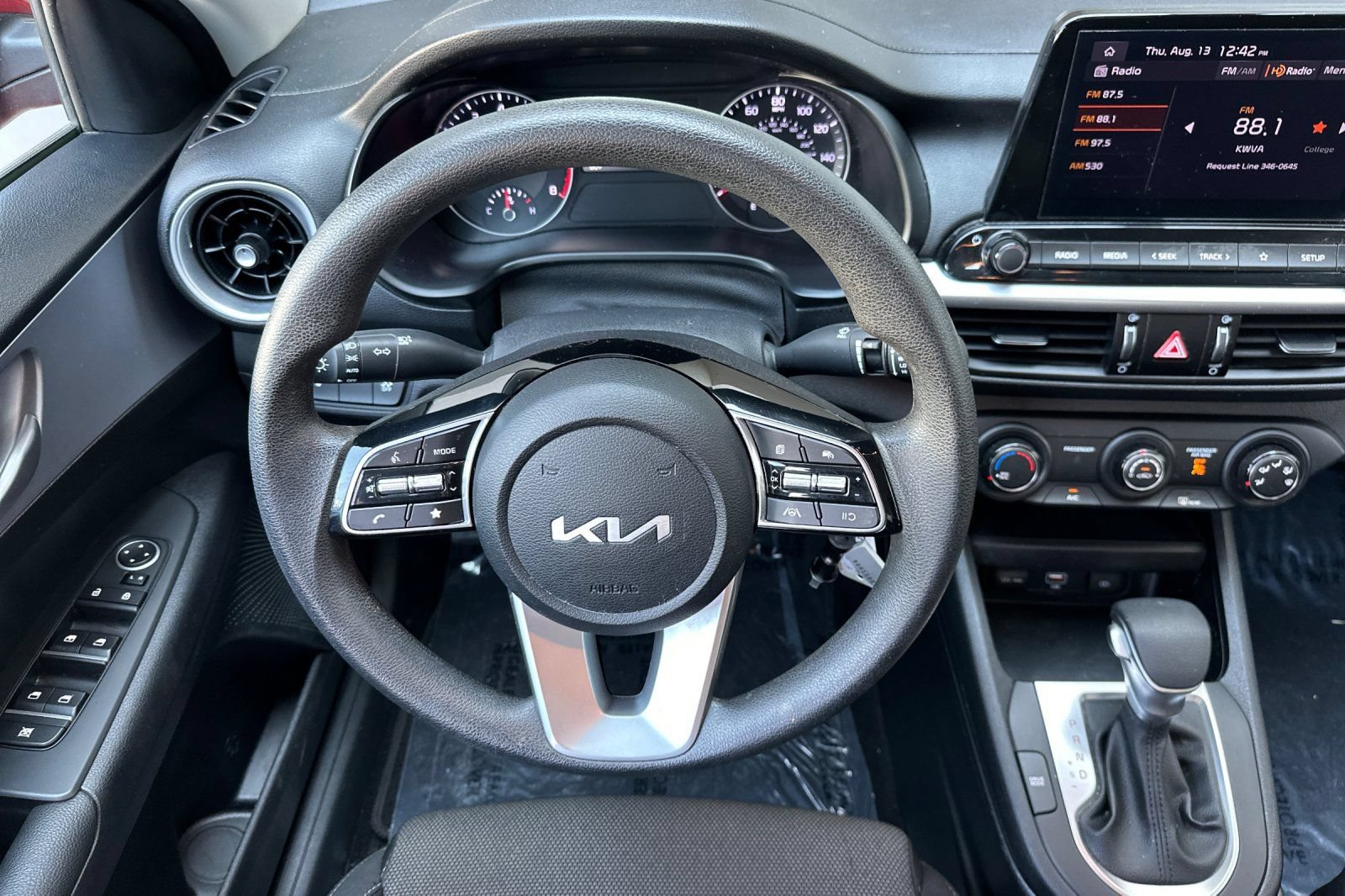 Used 2024 Kia Forte LXS w/ LXS Technology Package FWD image 15
