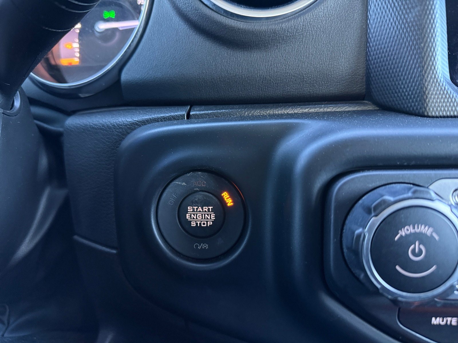 Used 2023 Jeep Wrangler Sahara w/ Cold Weather Group image 21