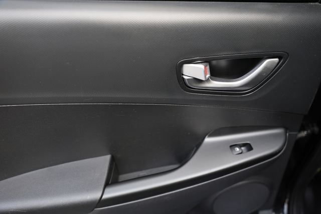 Used 2023 Hyundai Kona SE FWD image 23
