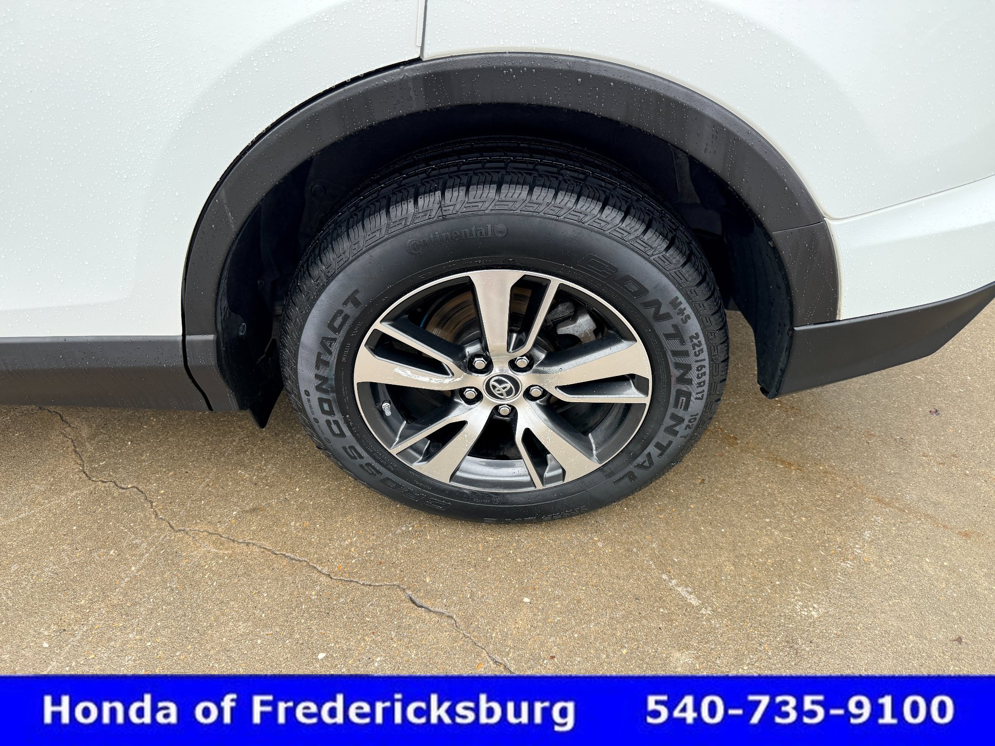 Used 2018 Toyota RAV4 XLE w/ Plus Extra Value Package AWD/4WD image 11