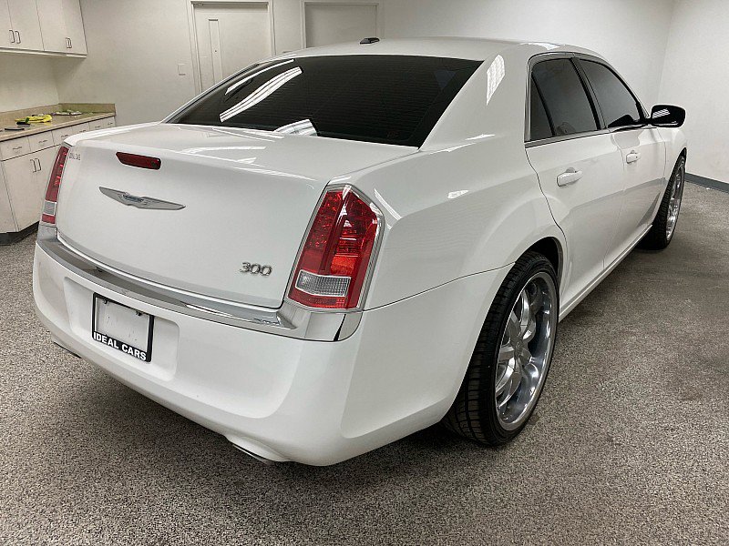 Used 2013 Chrysler 300 image 5