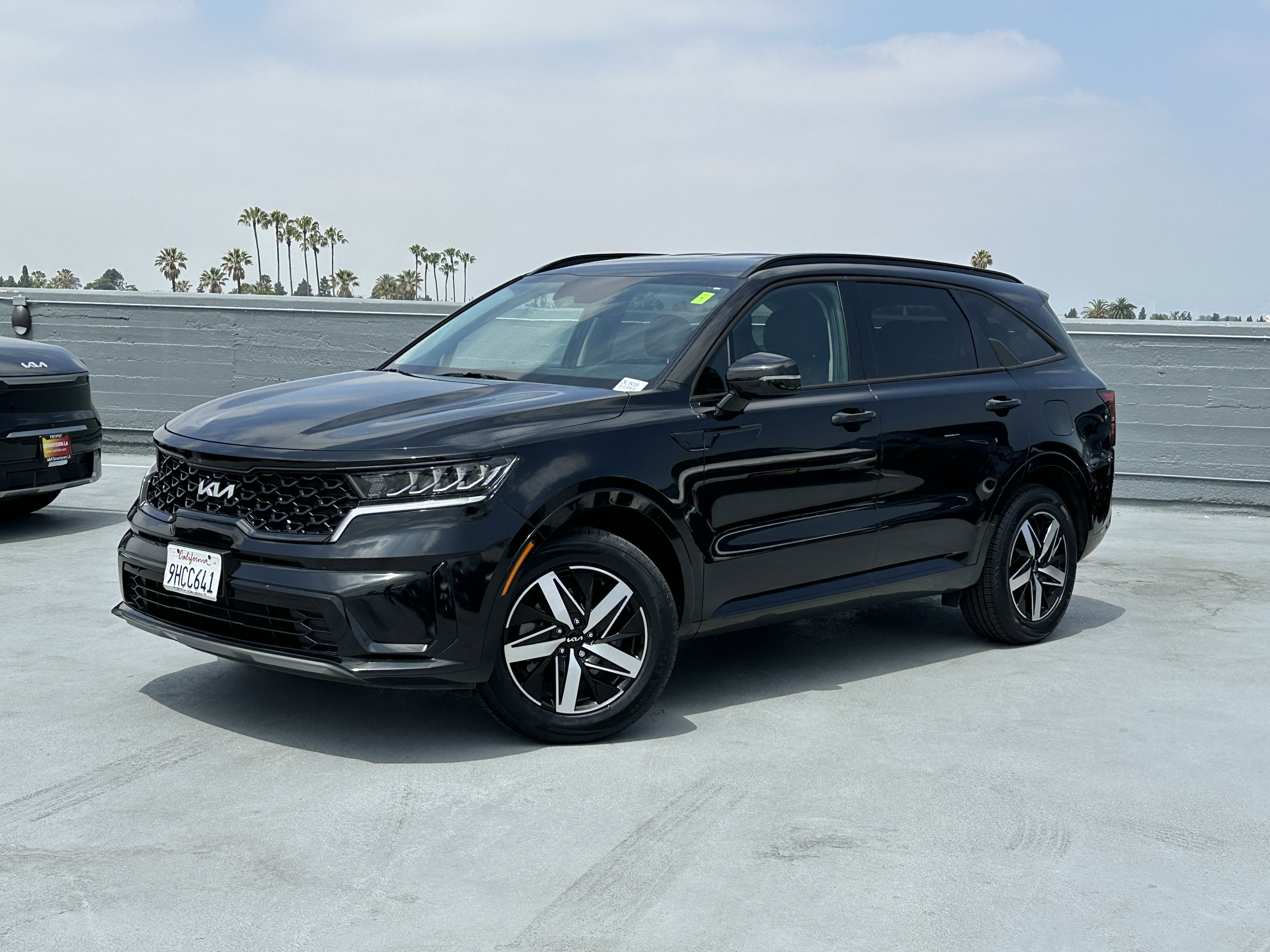 Certified 2023 Kia Sorento S FWD image 2