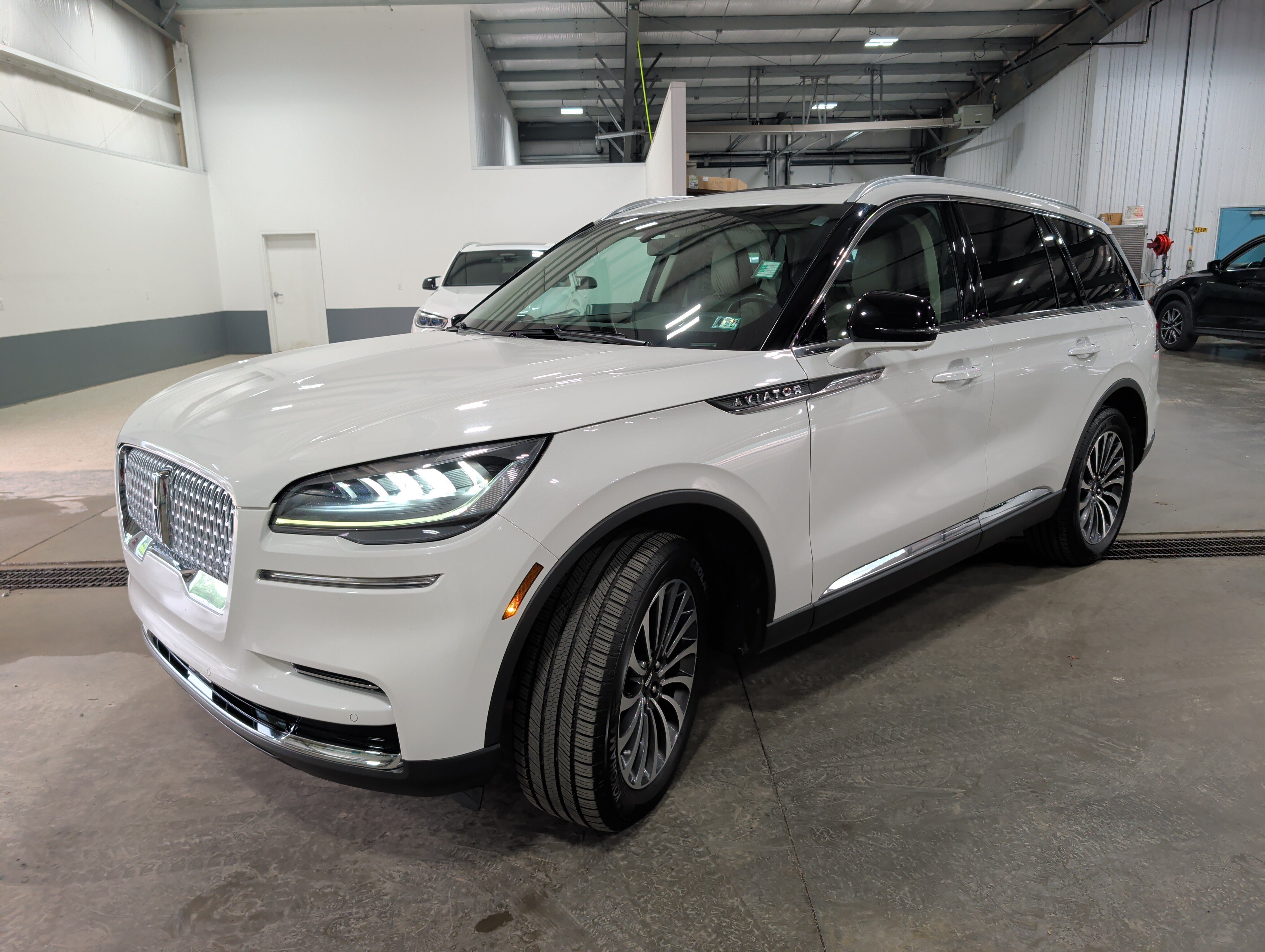 Used 2022 Lincoln Aviator Reserve w/ Elements Package Plus AWD/4WD image 6