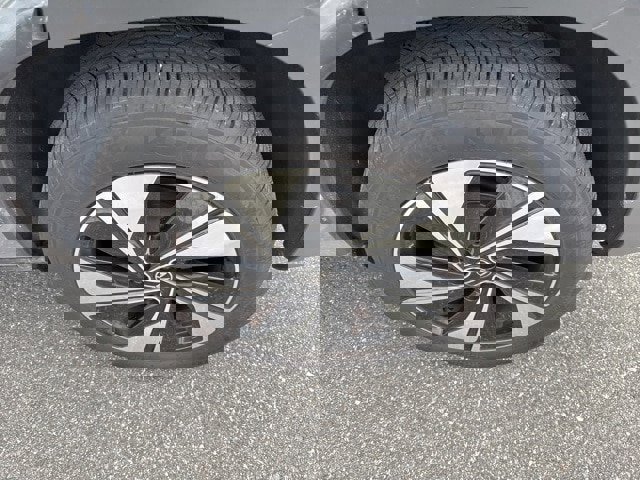 Certified 2025 Volkswagen Taos SE w/ Panoramic Sunroof Package image 6