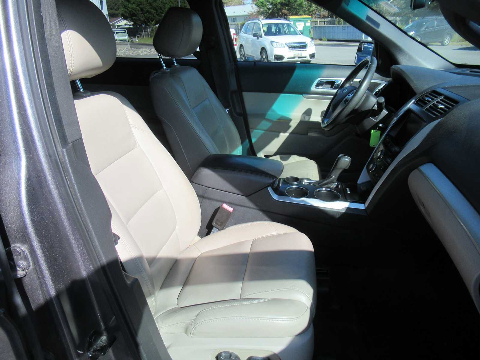 Used 2014 Ford Explorer XLT w/ Equipment Group 202A FWD image 22