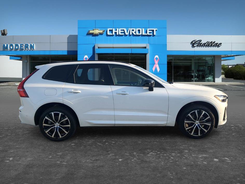 Used 2023 Volvo XC60 B5 Plus w/ Climate Package FWD image 4