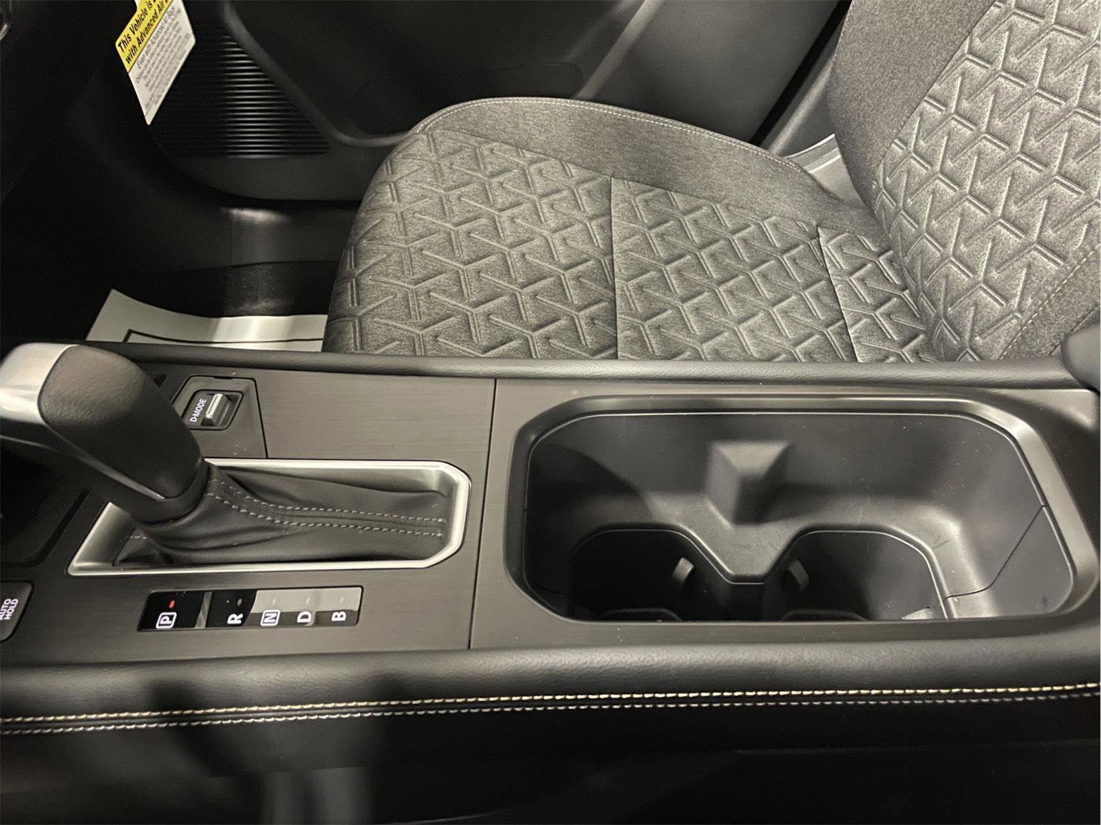 Used 2025 Nissan Kicks SV image 28