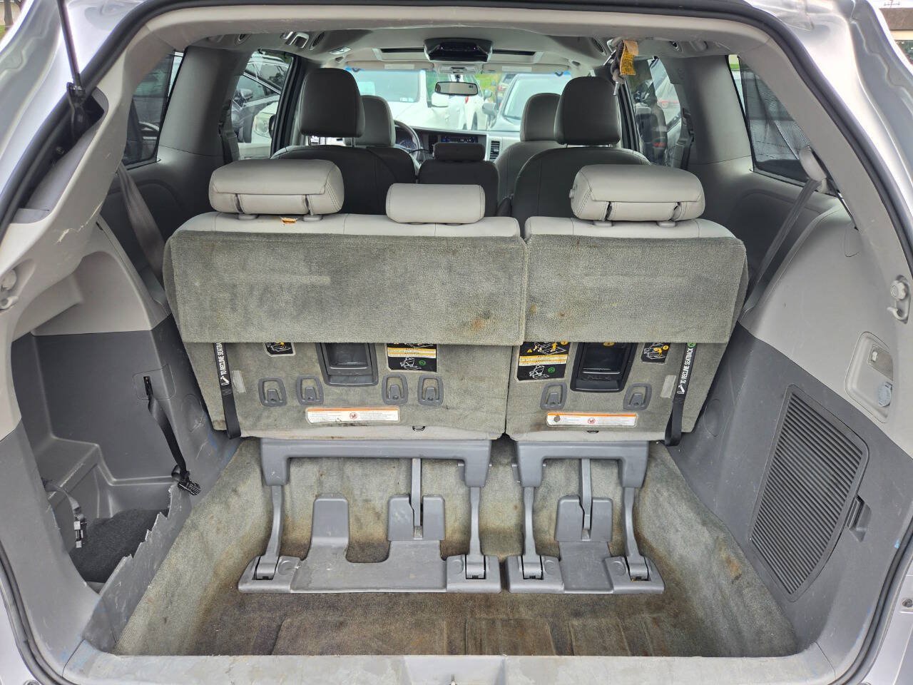 Used 2015 Toyota Sienna XLE FWD image 26