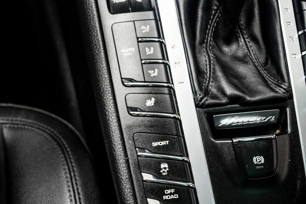 Used 2019 Porsche Macan Base image 19