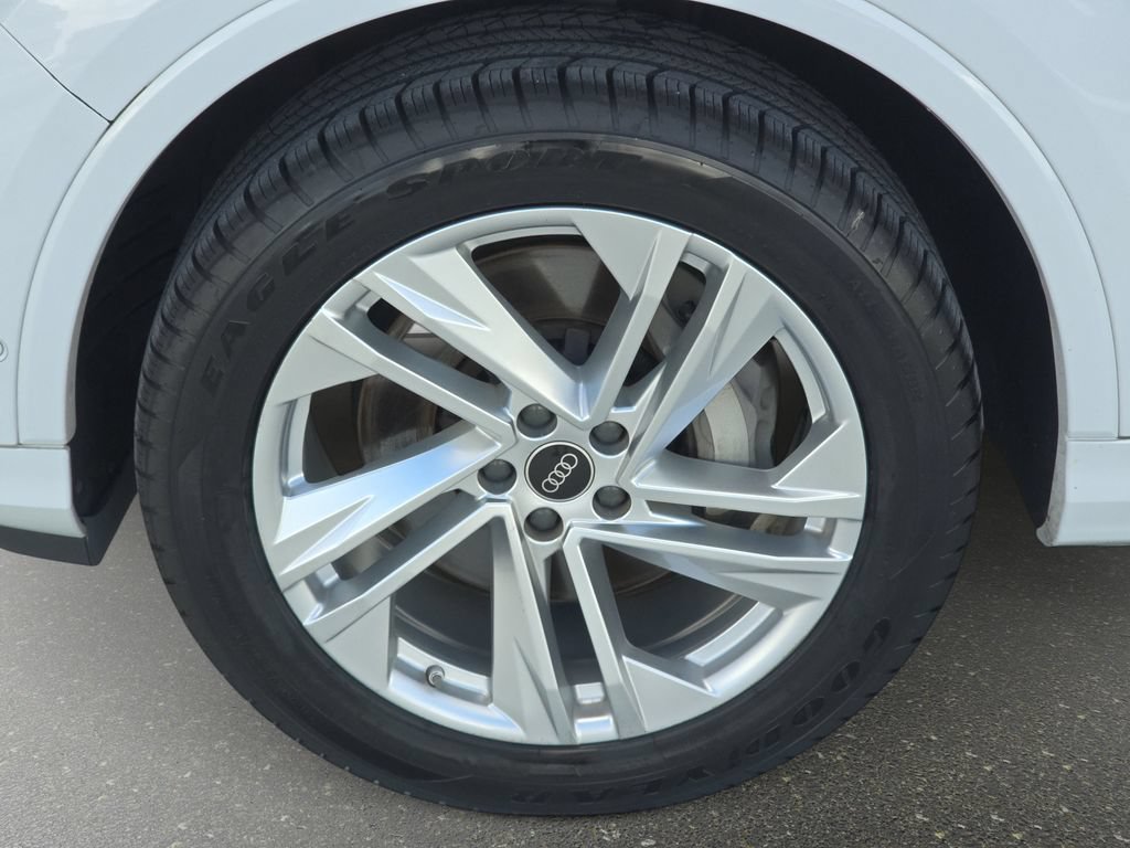 Used 2023 Audi Q7 3.0T Premium w/ Convenience Package AWD/4WD image 29