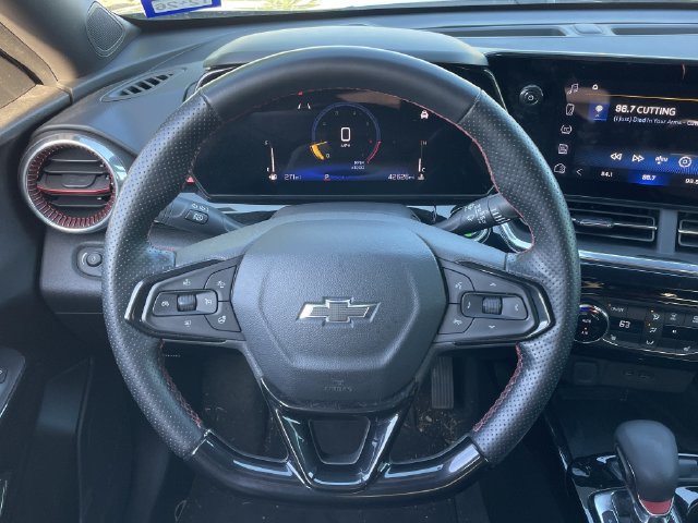Used 2024 Chevrolet Trax RS w/ Sunroof Package FWD image 12