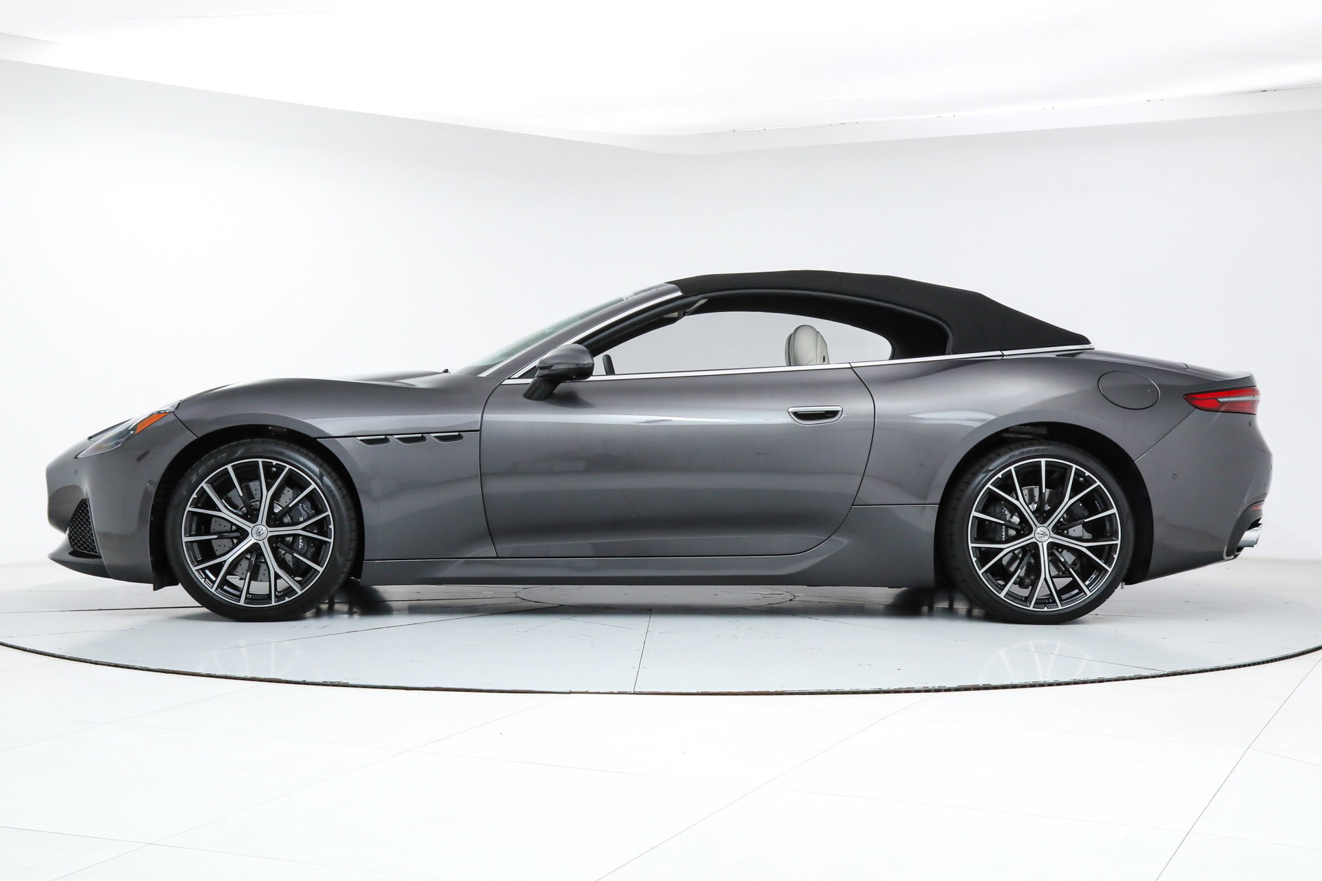 New 2026 Maserati GranCabrio Modena image 8