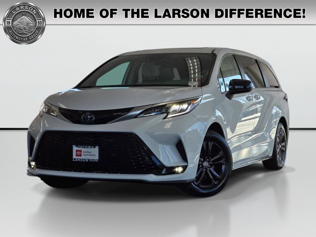 Used 2024 Toyota Sienna XSE AWD/4WD image 1
