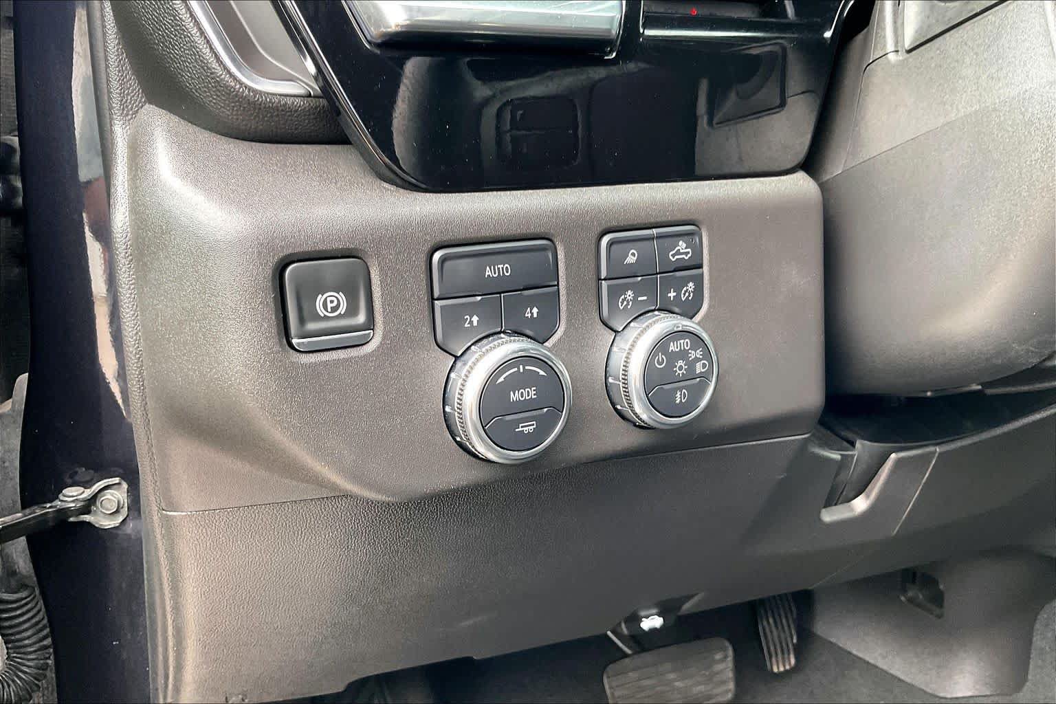 Used 2025 GMC Sierra 1500 SLT AWD/4WD image 33