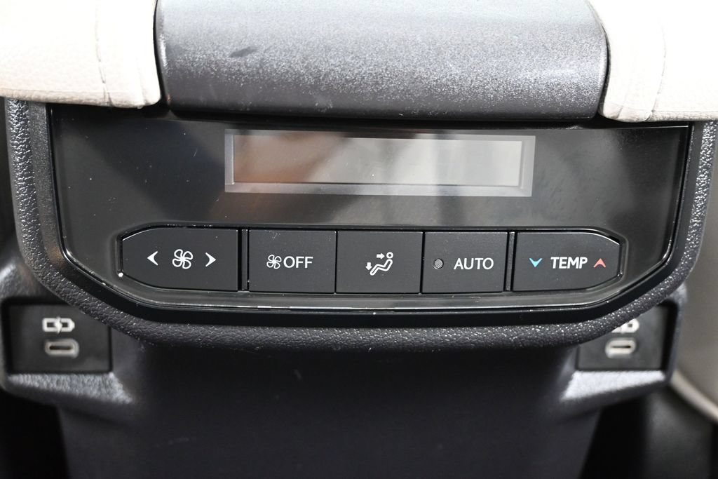 Used 2024 Toyota Grand Highlander AWD image 22